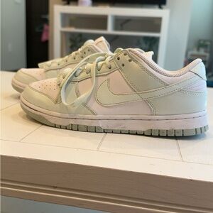 Women’s Nike Dunks Size 7